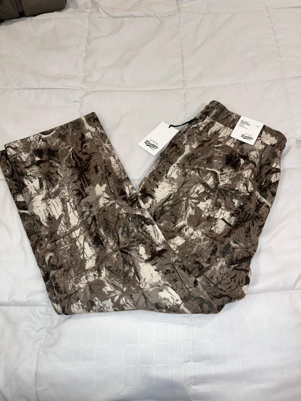 NWT Camouflage Sweatpants  -XL